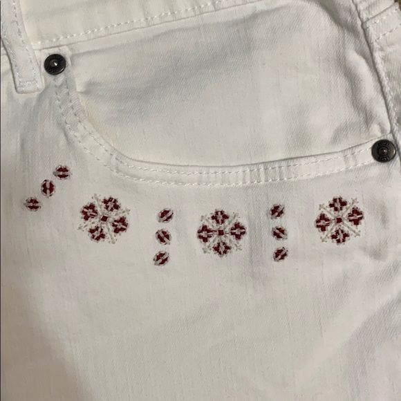 Loft Embroidered White Shorts - Picture 7 of 7